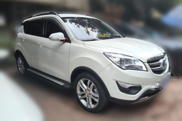 Used CHANGAN CS35 2016 1.6L Manual Luxury Model China IV Standard Front Right 45 Deg