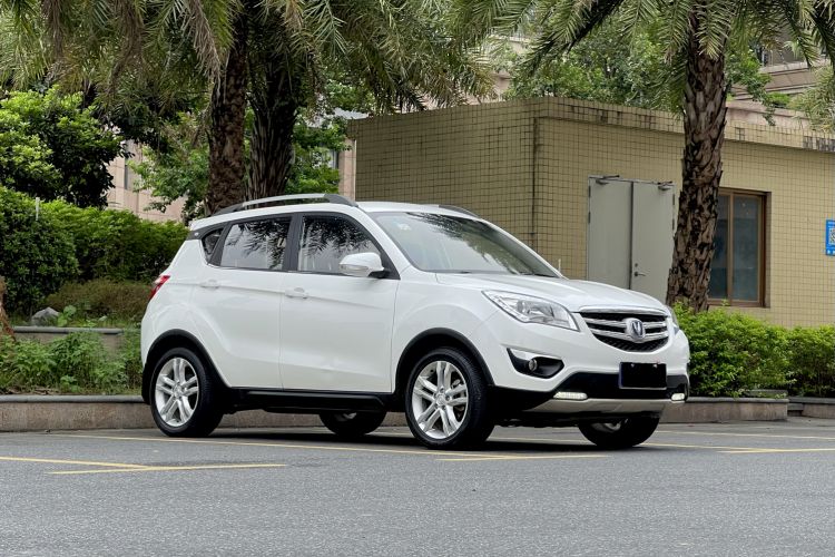 Used CHANGAN CS35 2016 1.6L Automatic Luxury Model China V Standard Front Right 45 Deg