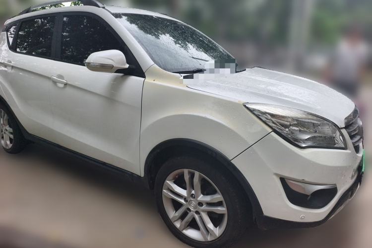 Used CHANGAN CS35 2016 1.6L Manual Luxury Model China IV Standard Front Right 45 Deg