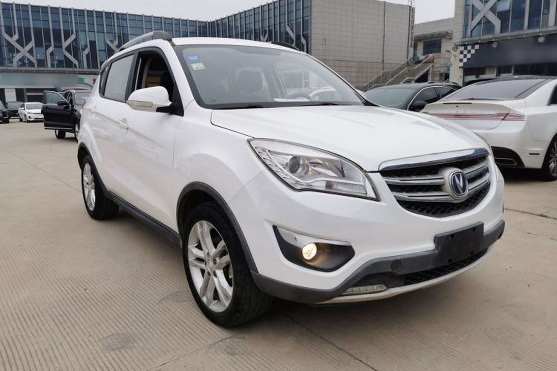 Used CHANGAN CS35 2016 1.6L Manual Luxury Model China V Standard Front Right 45 Deg