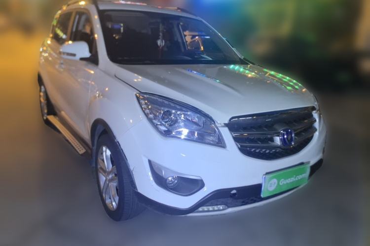 Used CHANGAN CS35 2016 1.6L Automatic Luxury Model China IV Standard Front Right 45 Deg