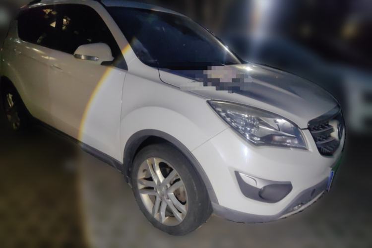 Used CHANGAN CS35 2016 1.6L Manual Luxury Model China IV Standard Front Right 45 Deg