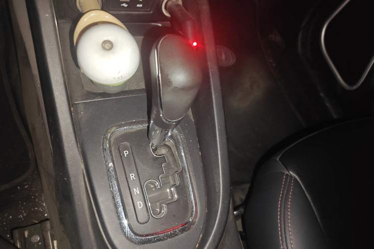 Used CHANGAN CS35 2016 1.6L Automatic Luxury Model China V Standard Gear Lever