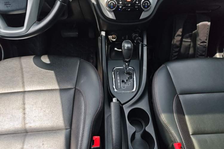 Used CHANGAN CS35 2016 1.6L Automatic Luxury Model China IV Standard Gear Lever