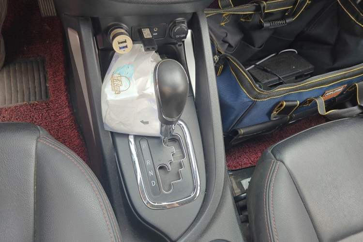 Used CHANGAN CS35 2016 1.6L Automatic Luxury Model China V Standard Gear Lever