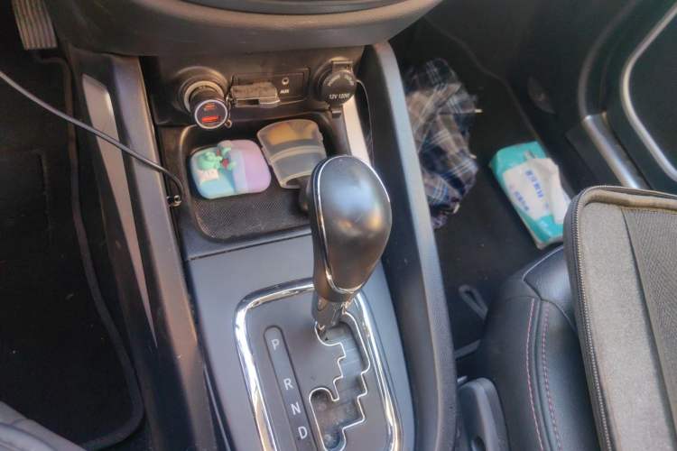 Used CHANGAN CS35 2016 1.6L Automatic Luxury Model China V Standard Gear Lever