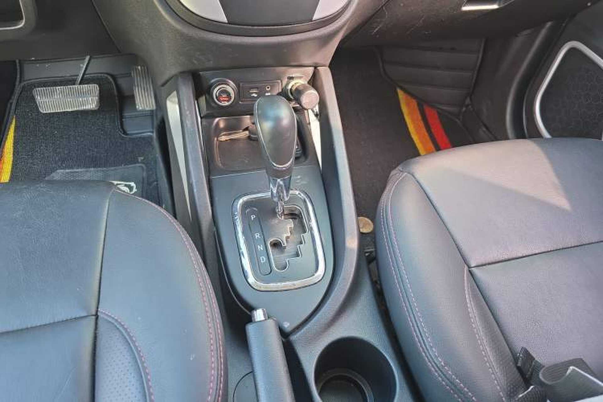 Used CHANGAN CS35 2016 1.6L Automatic Luxury Model China V Standard Gear Lever