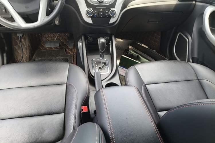 Used CHANGAN CS35 2016 1.6L Automatic Luxury Model China IV Standard Gear Lever