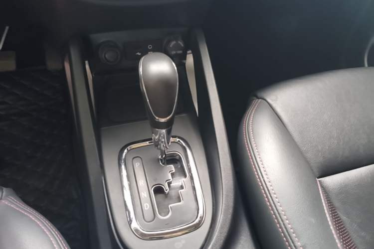 Used CHANGAN CS35 2016 1.6L Automatic Luxury Model China IV Standard Gear Lever