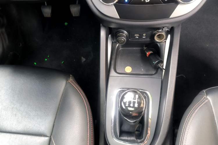 Used CHANGAN CS35 2016 1.6L Manual Luxury Model China V Standard Gear Lever