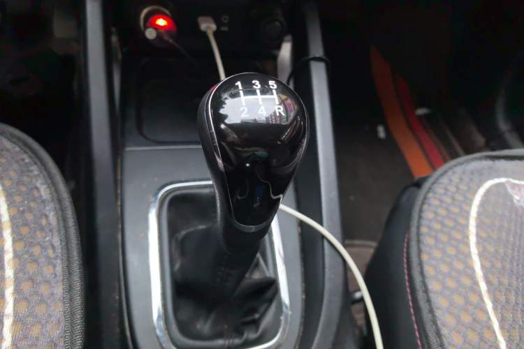 Used CHANGAN CS35 2016 1.6L Manual Luxury Model China IV Standard Gear Lever