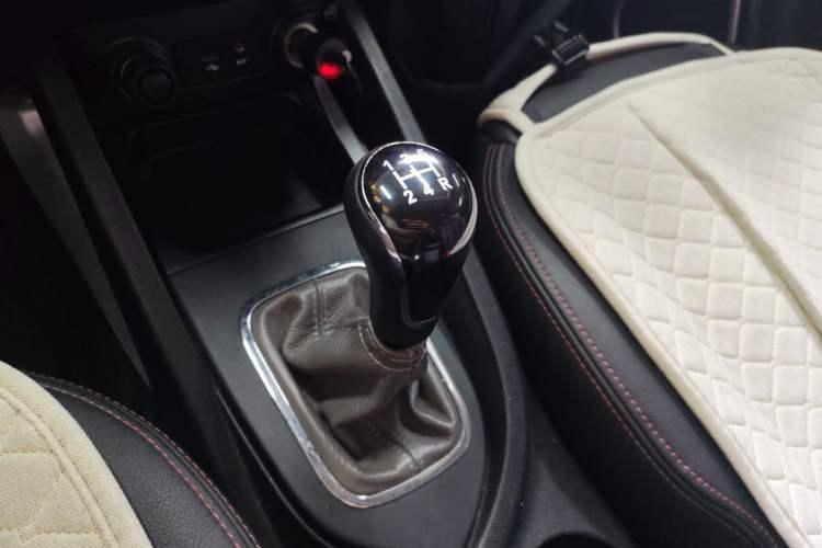 Used CHANGAN CS35 2016 1.6L Manual Luxury Model China IV Standard Gear Lever