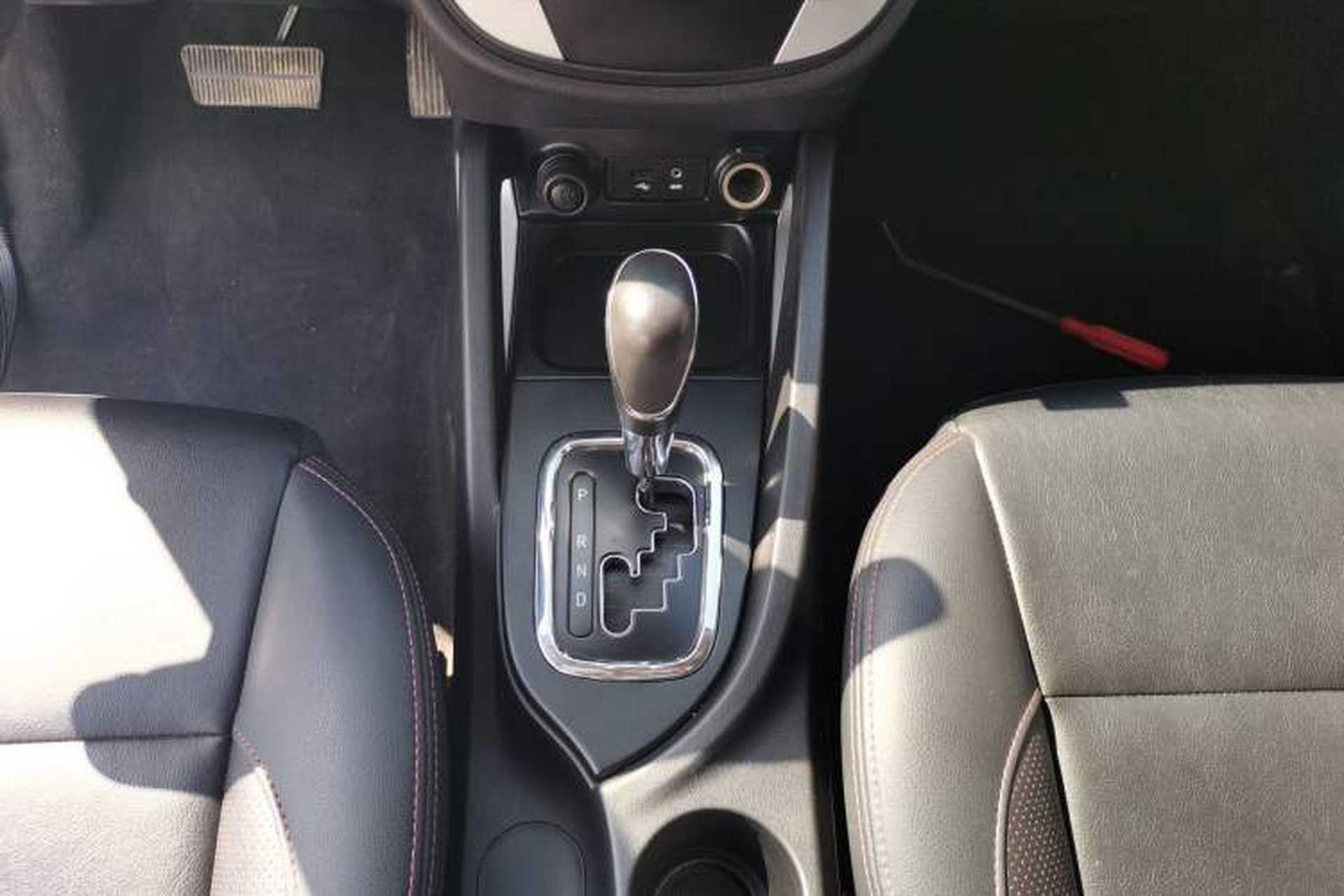Used CHANGAN CS35 2016 1.6L Automatic Luxury Model China V Standard Gear Lever
