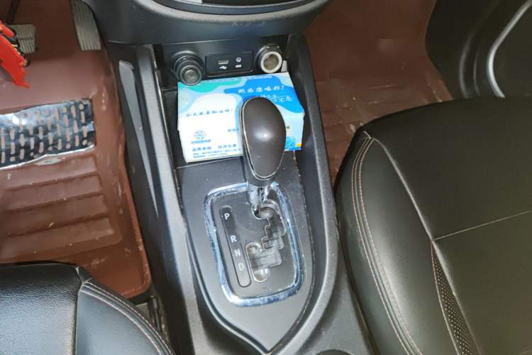 Used CHANGAN CS35 2016 1.6L Automatic Luxury Model China IV Standard Gear Lever