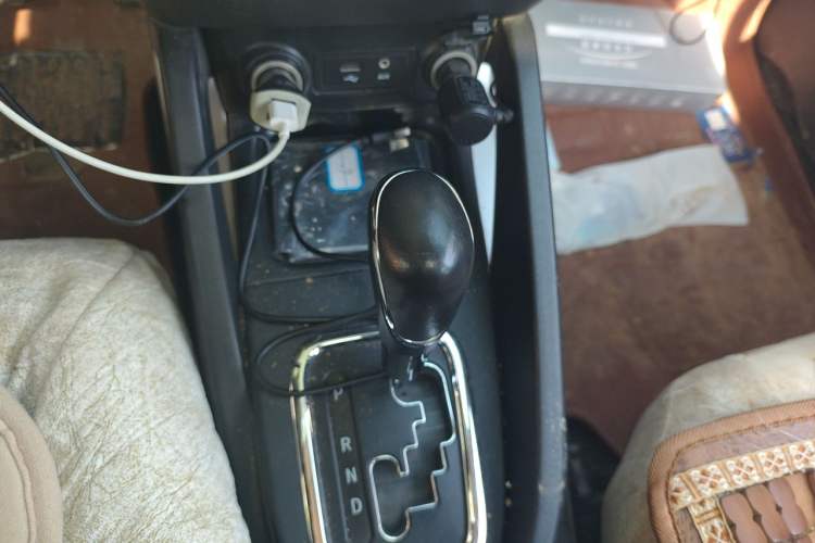 Used CHANGAN CS35 2016 1.6L Automatic Luxury Model China V Standard Gear Lever