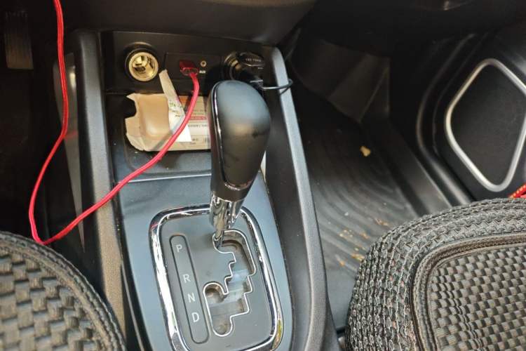 Used CHANGAN CS35 2016 1.6L Automatic Luxury Model China IV Standard Gear Lever