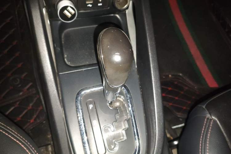 Used CHANGAN CS35 2016 1.6L Automatic Prestige Model China IV Standard Gear Lever
