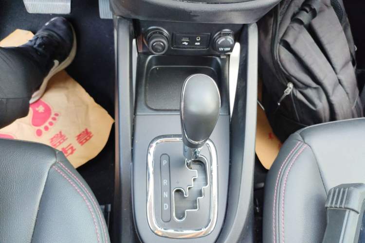 Used CHANGAN CS35 2016 1.6L Automatic Luxury Model China V Standard Gear Lever