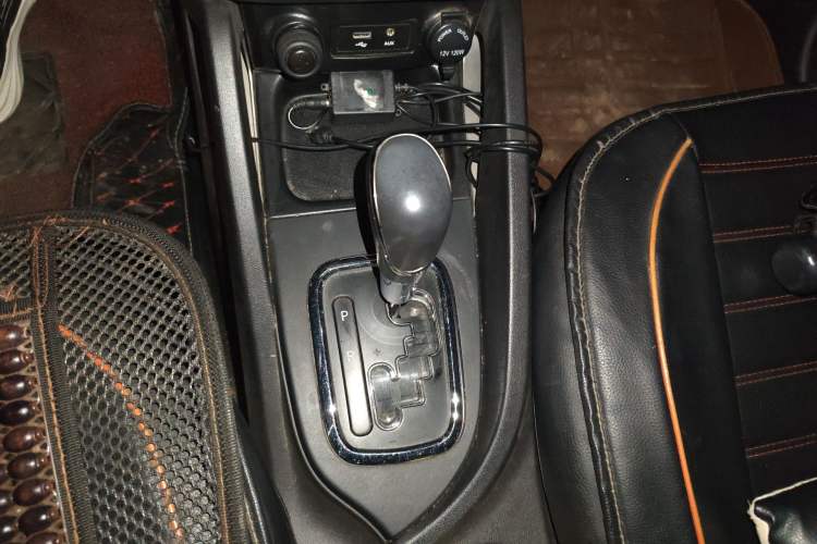 Used CHANGAN CS35 2016 1.6L Automatic Luxury Model China IV Standard Gear Lever