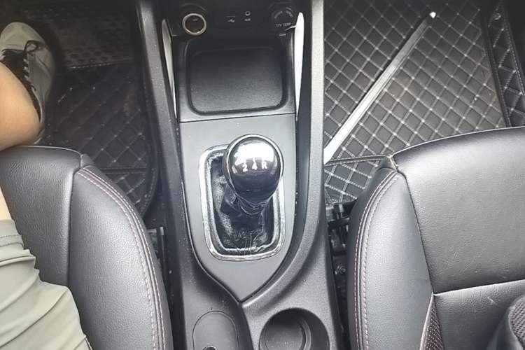 Used CHANGAN CS35 2016 1.6L Manual Luxury Model China V Standard Gear Lever
