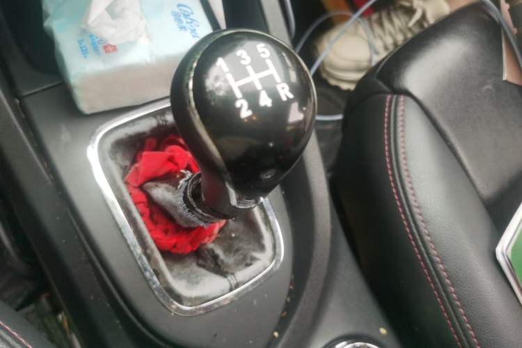 Used CHANGAN CS35 2016 1.6L Manual Luxury Model China IV Standard Gear Lever