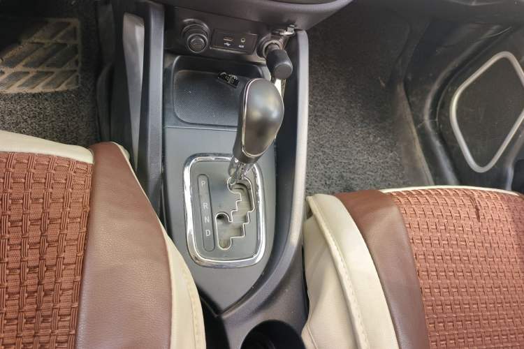 Used CHANGAN CS35 2016 1.6L Automatic Luxury Model China IV Standard Gear Lever