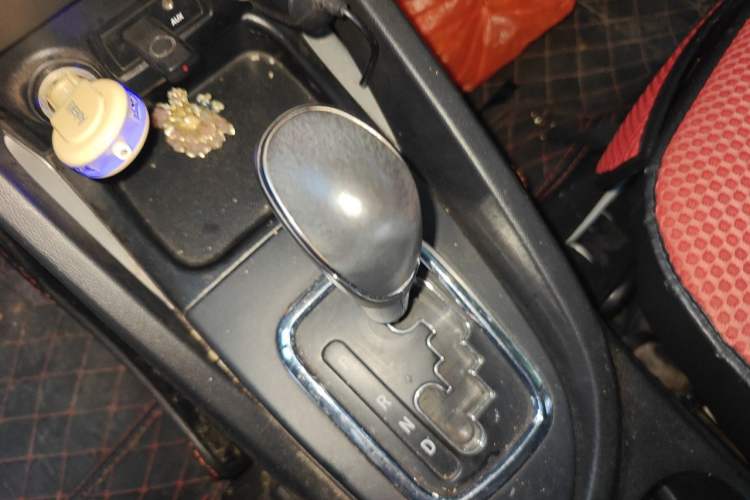 Used CHANGAN CS35 2016 1.6L Automatic Luxury Model China IV Standard Gear Lever