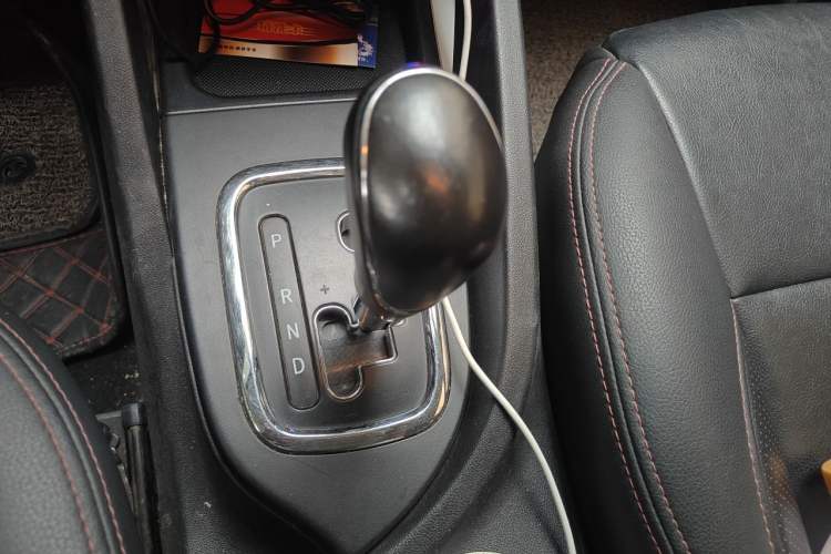 Used CHANGAN CS35 2016 1.6L Automatic Luxury Model China IV Standard Gear Lever