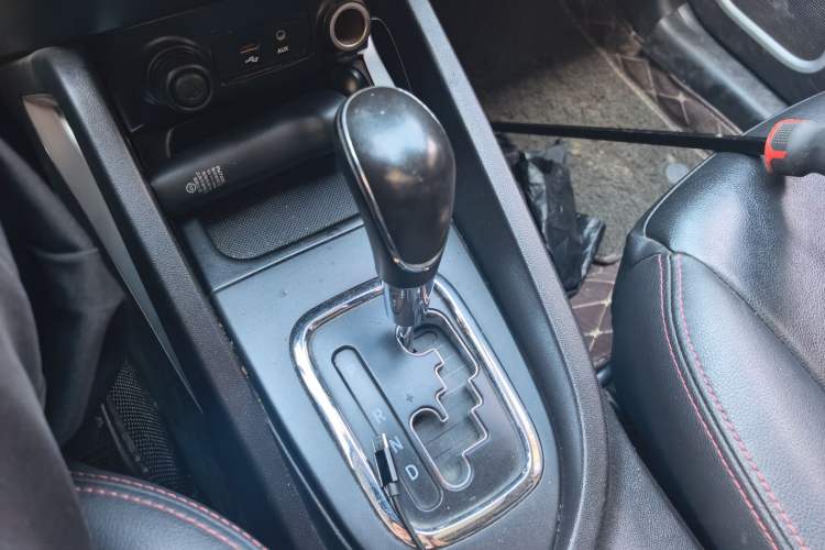 Used CHANGAN CS35 2016 1.6L Automatic Luxury Model China V Standard Gear Lever