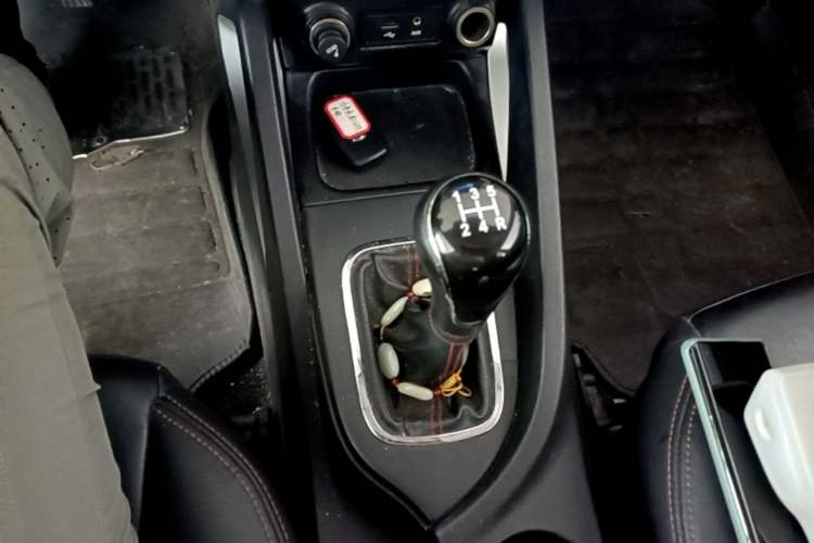 Used CHANGAN CS35 2016 1.6L Manual Luxury Model China IV Gear Lever