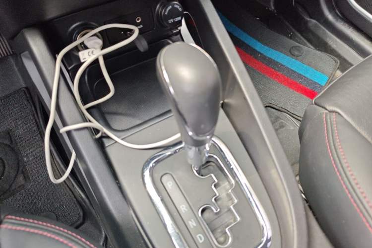 Used CHANGAN CS35 2016 1.6L Automatic Luxury Model China IV Standard Gear Lever
