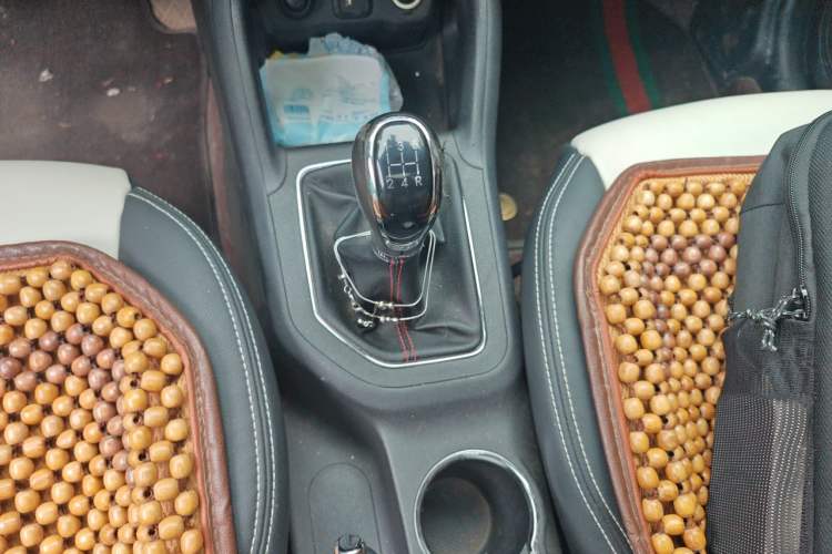 Used CHANGAN CS35 2016 1.6L Manual Luxury Model China IV Standard Gear Lever