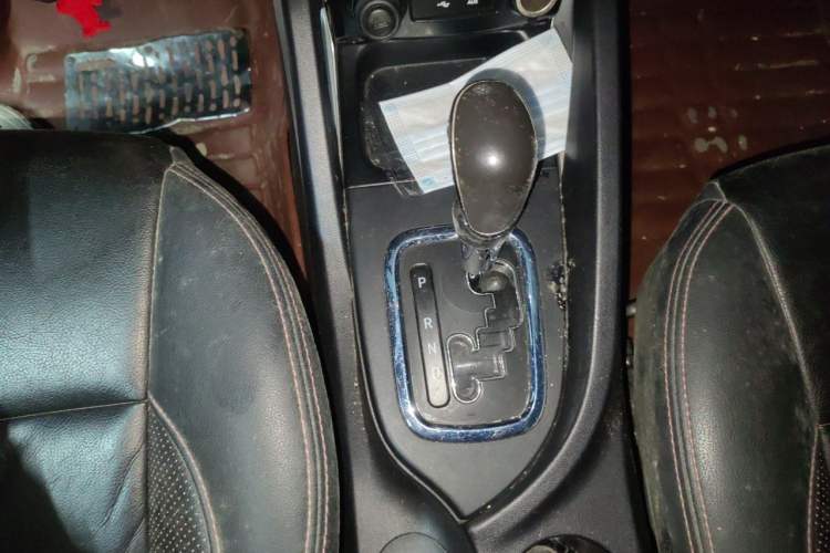 Used CHANGAN CS35 2016 1.6L Automatic Luxury Model China IV Standard Gear Lever