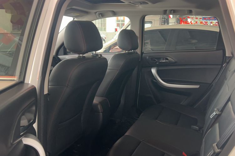 Used CHANGAN CS35 2016 1.6L Automatic Luxury Model China V Standard Interior 1
