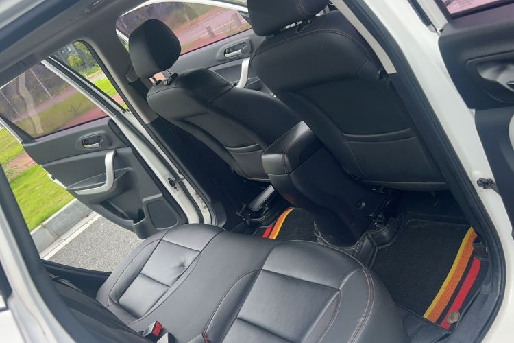 Used CHANGAN CS35 2016 1.6L Automatic Luxury Model China V Standard Interior 10