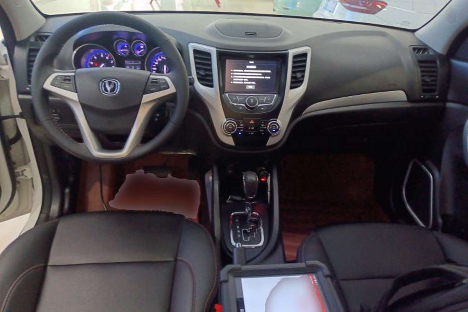 Used CHANGAN CS35 2016 1.6L Automatic Luxury Model China V Standard Interior 2