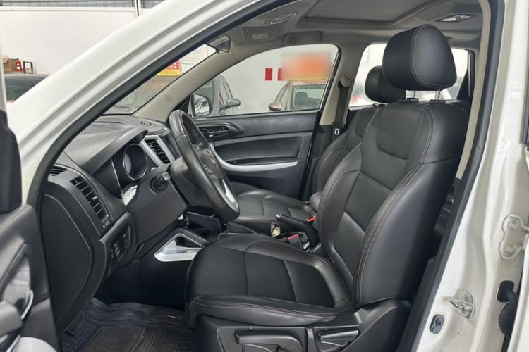 Used CHANGAN CS35 2016 1.6L Automatic Luxury Model China V Standard Interior 2