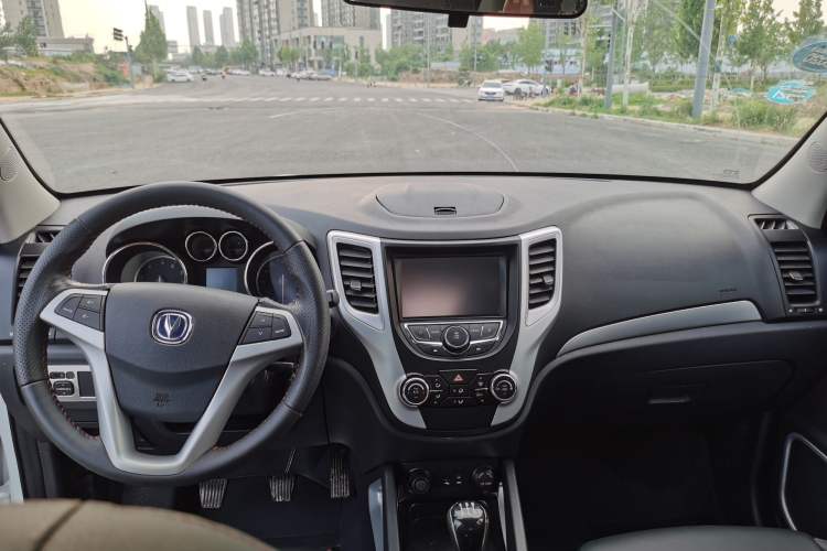 Used CHANGAN CS35 2016 1.6L Manual Luxury Model China V Standard Interior 2