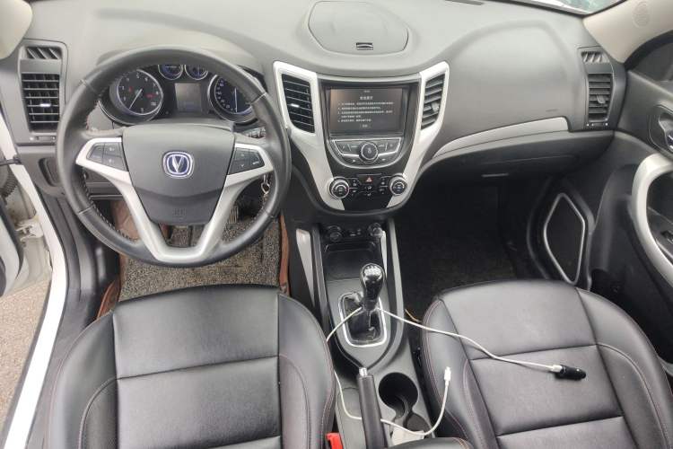 Used CHANGAN CS35 2016 1.6L Manual Luxury Model China IV Standard Interior 2