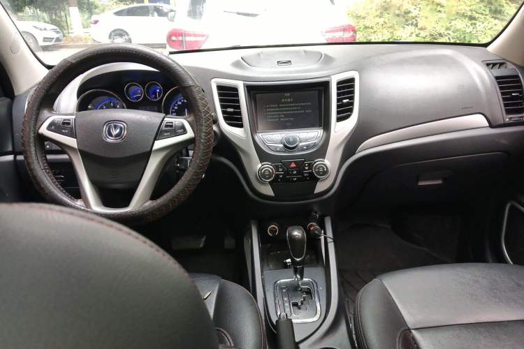 Used CHANGAN CS35 2016 1.6L Automatic Luxury Model China V Standard Interior 2