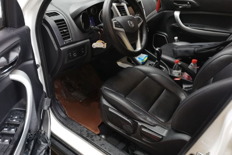 Used CHANGAN CS35 2016 1.6L Manual Luxury Model China V Standard Interior 3