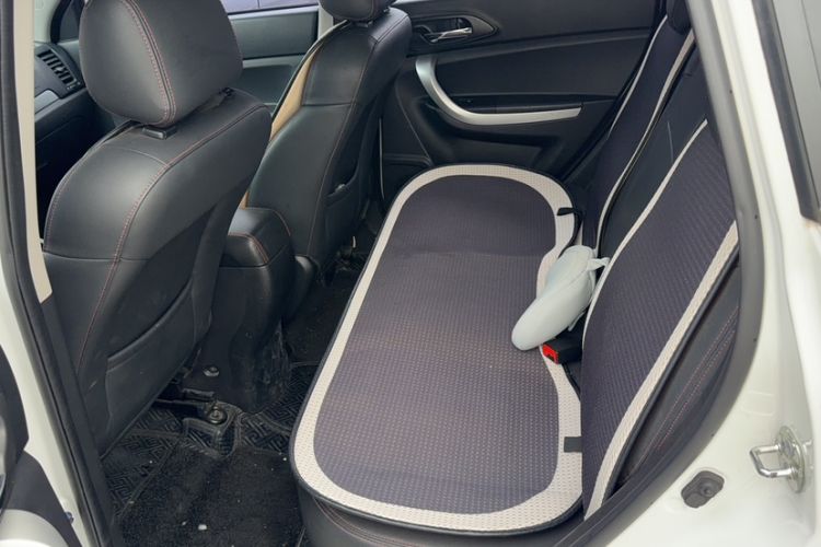 Used CHANGAN CS35 2016 1.6L Automatic Luxury Model China V Standard Interior 3