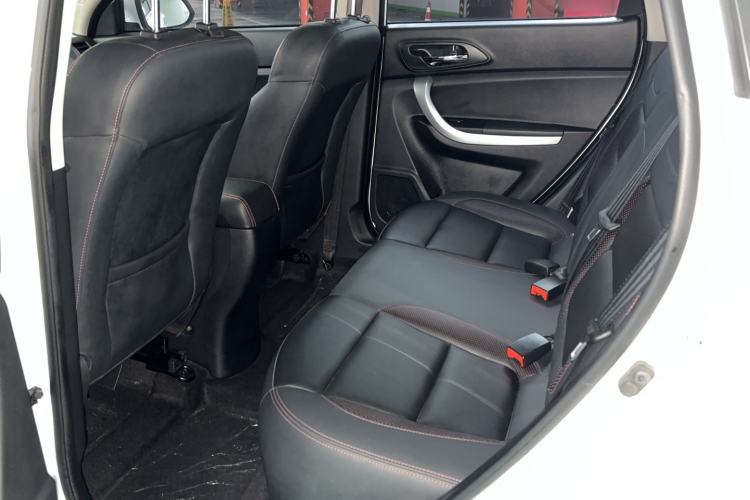 Used CHANGAN CS35 2016 1.6L Automatic Luxury Model China V Standard Interior 3