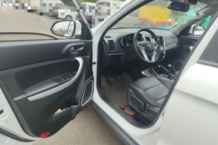 Used CHANGAN CS35 2016 1.6L Manual Luxury Model China IV Standard Interior 3