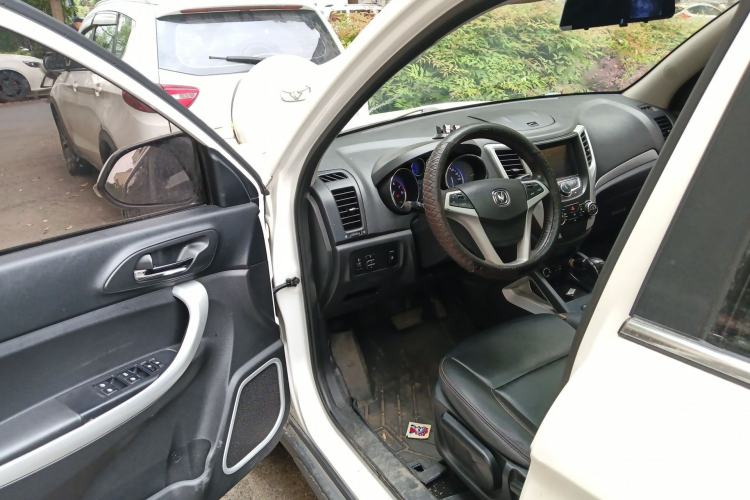 Used CHANGAN CS35 2016 1.6L Automatic Luxury Model China V Standard Interior 3