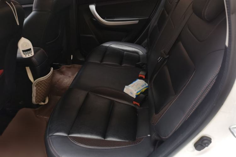 Used CHANGAN CS35 2016 1.6L Manual Luxury Model China V Standard Interior 4