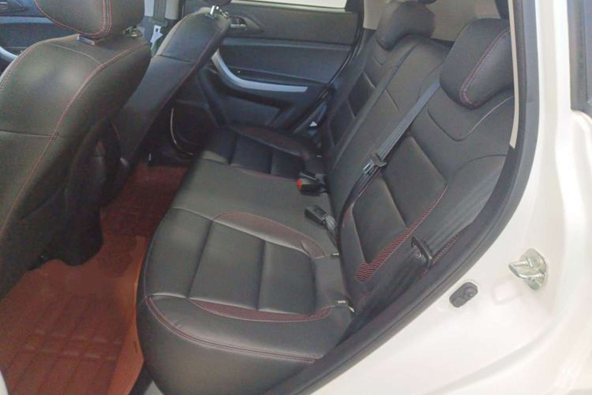 Used CHANGAN CS35 2016 1.6L Automatic Luxury Model China V Standard Interior 4