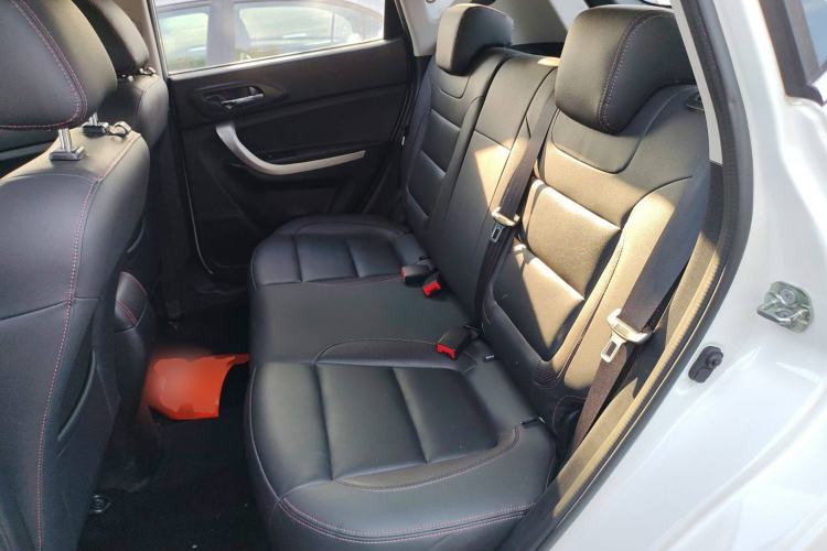 Used CHANGAN CS35 2016 1.6L Automatic Luxury Model China V Standard Interior 4