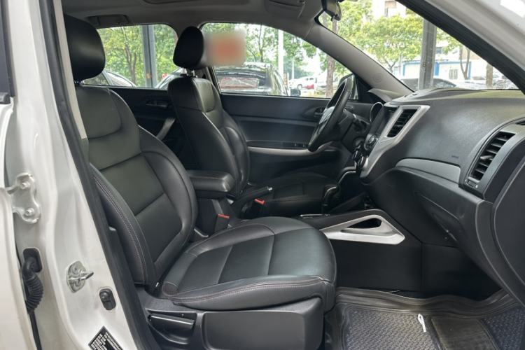 Used CHANGAN CS35 2016 1.6L Automatic Luxury Model China V Standard Interior 4