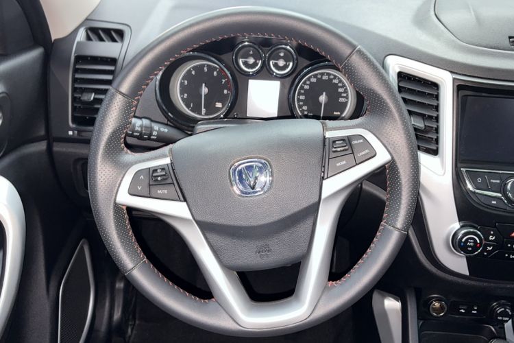 Used CHANGAN CS35 2016 1.6L Automatic Luxury Model China V Standard Interior 5